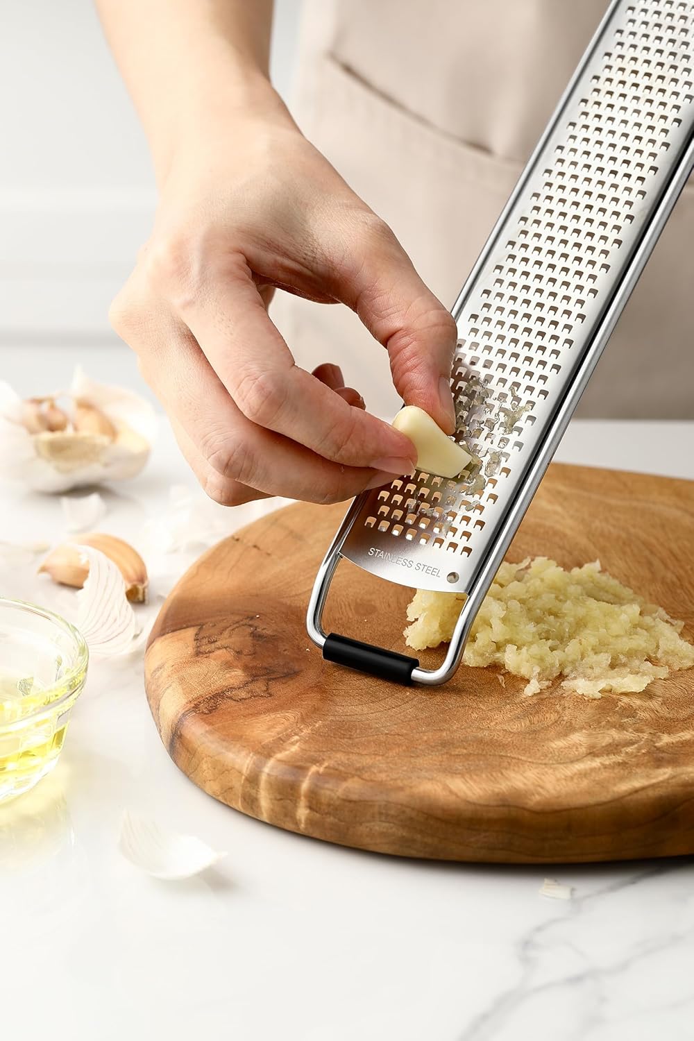 Stainless Steel Lemon Zester - Garlic & Ginger Grater - Black | Premium Zester with Rustproof Blade, Cheese Grater with Handle for Parmesan, Nutmeg, Lime - Durable Citrus Zester, Fine Shred