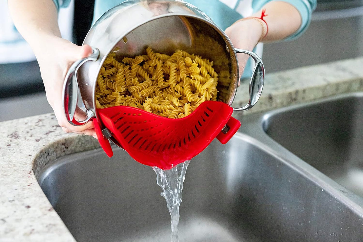 Clip On Pasta Strainer Silicone Universal Fit for all Pots and Bowls Snap On Drainer for Meat, Vegetables, Fruit Colander for Kitchen Easily Drain Food Space Saving