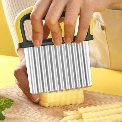 Crinkle Cutter Knife, Potatoes Crinkle Fry Cut and Vegetable Cutter for Veggies, Stainless Steel Carrot Slicer（Yellow）