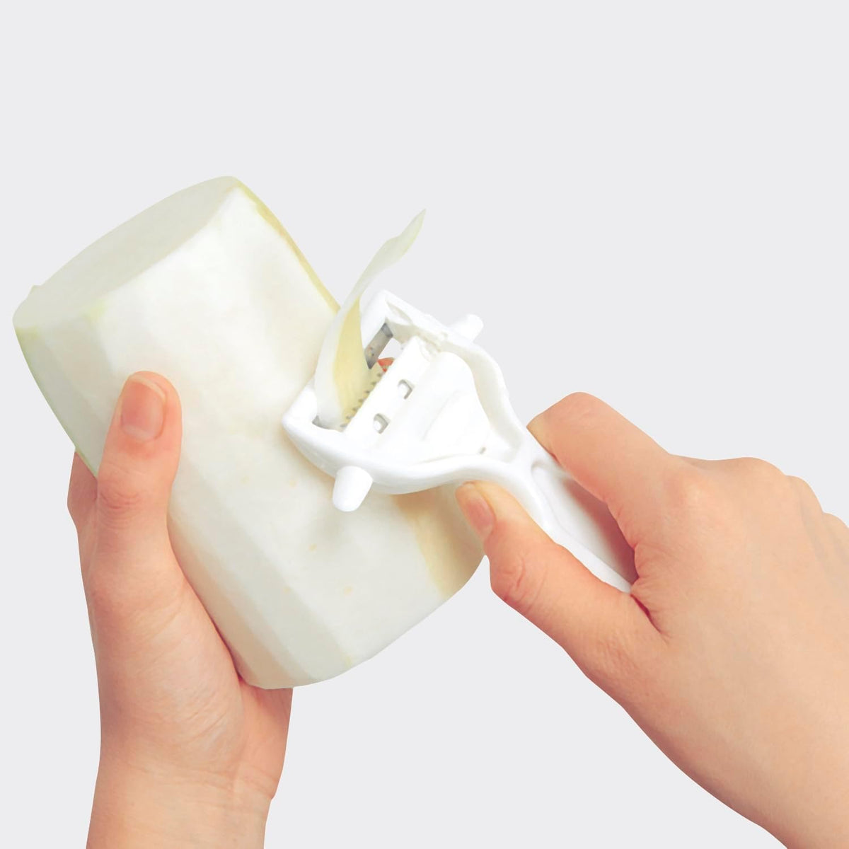 Corporation DH8013 KITCHEN Peeler, Switchable Shredded Peeler, Julienne, Potatoes, Sprout, Dishwasher Safe, White, Made in Japan