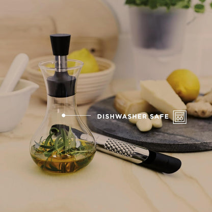 Dressing shaker 0.25l | Drip-free – no oil or dressing on the table | Oilflask & dressing shaker | Danish Design & Functionality | Tools Kitchen Gadgets & Accessories