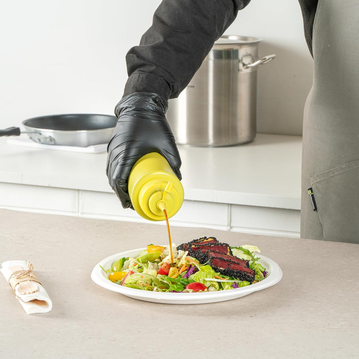 Plastic Squeeze Bottle 20 oz Refillable Condiment Bottle Large Valve Dishwashable Yellow Inverted Sauce Dispenser For Thick Condiments, Dressings, Batter, Sour Cream, And Syrups