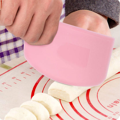 2 Pieces 12 x 9.5 cm Pastry Horn – Plastic Dough Scraper for Kitchen, Pastry, Pancakes (Pink, White)