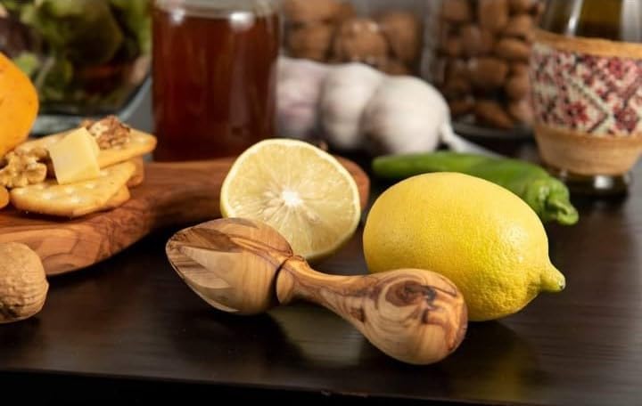 Handcrafted OLIVE WOOD Lemon SQUEEZER and Orange Juice REAMER – Artisan Citrus Juicer from Bethlehem, Eco-Friendly Kitchen Tool, Unique Hand Carved Design from the Holy Land