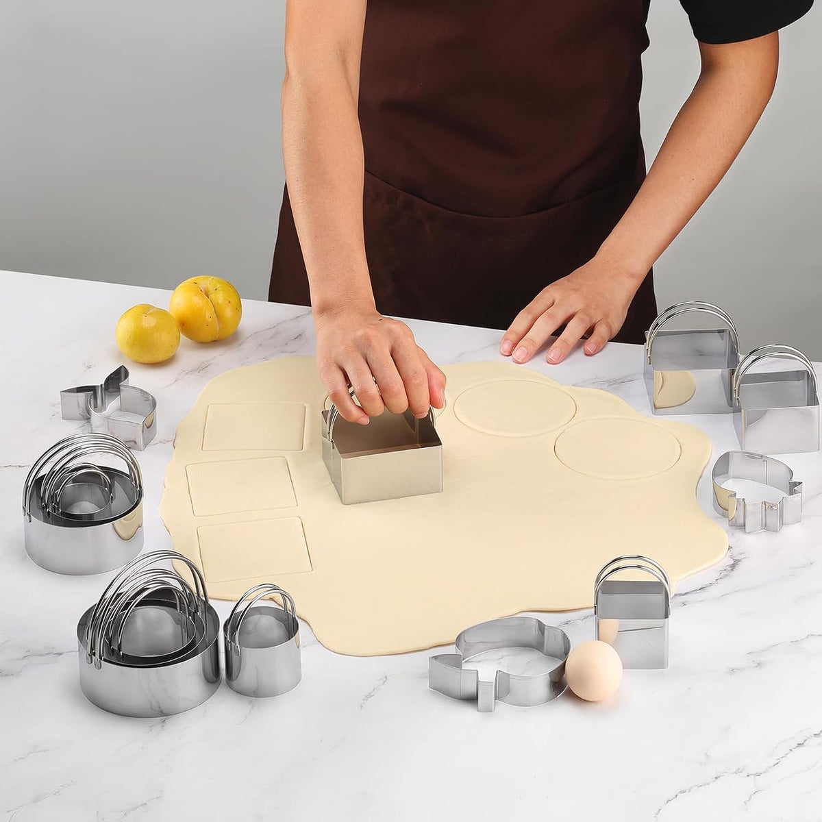 Cookie Cutters, 5 Pieces Round Biscuit Cutter Set with Handle | Dishwasher-Safe, Comfortable Grip, Professional Baking Dough Cutter Tools for Thick Dough, Biscuits & Fondant