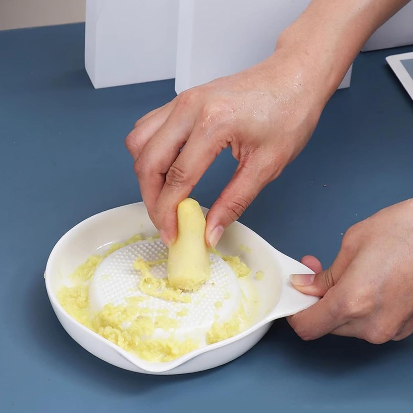 " 1 Pack Ceramic Grater for Mashed Potato Making, Garlic, Ginger, Onion, Lemon, Chocolate, Practical Kitchen Tool"