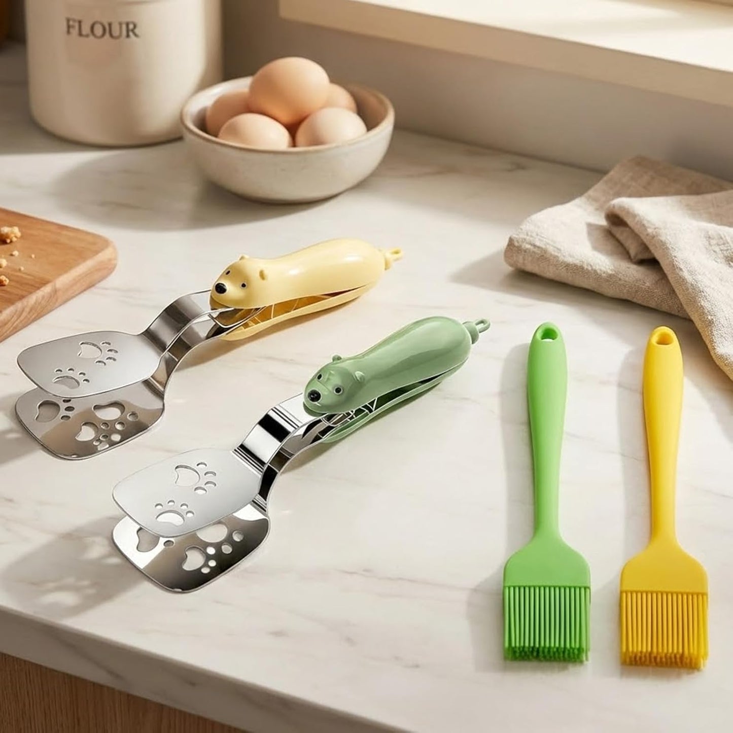 4 Pcs Silicone Basting Pastry Brushes with Stainless Steel Spatula Tongs Set,Heat Resistant Food Brush for Oil Butter BBQ Sauce,2-in-1 Cute Bear Food Flip Shovel Clip for Steak Fish Bread