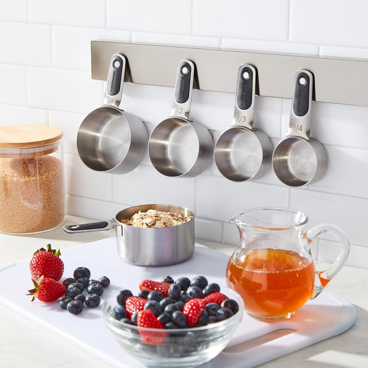 Professional Set of 5 Stainless Steel Measuring Cups, Precision and Ease in Every Scoop, Features Magnetic Handles for Easy Storage, Dishwasher Safe