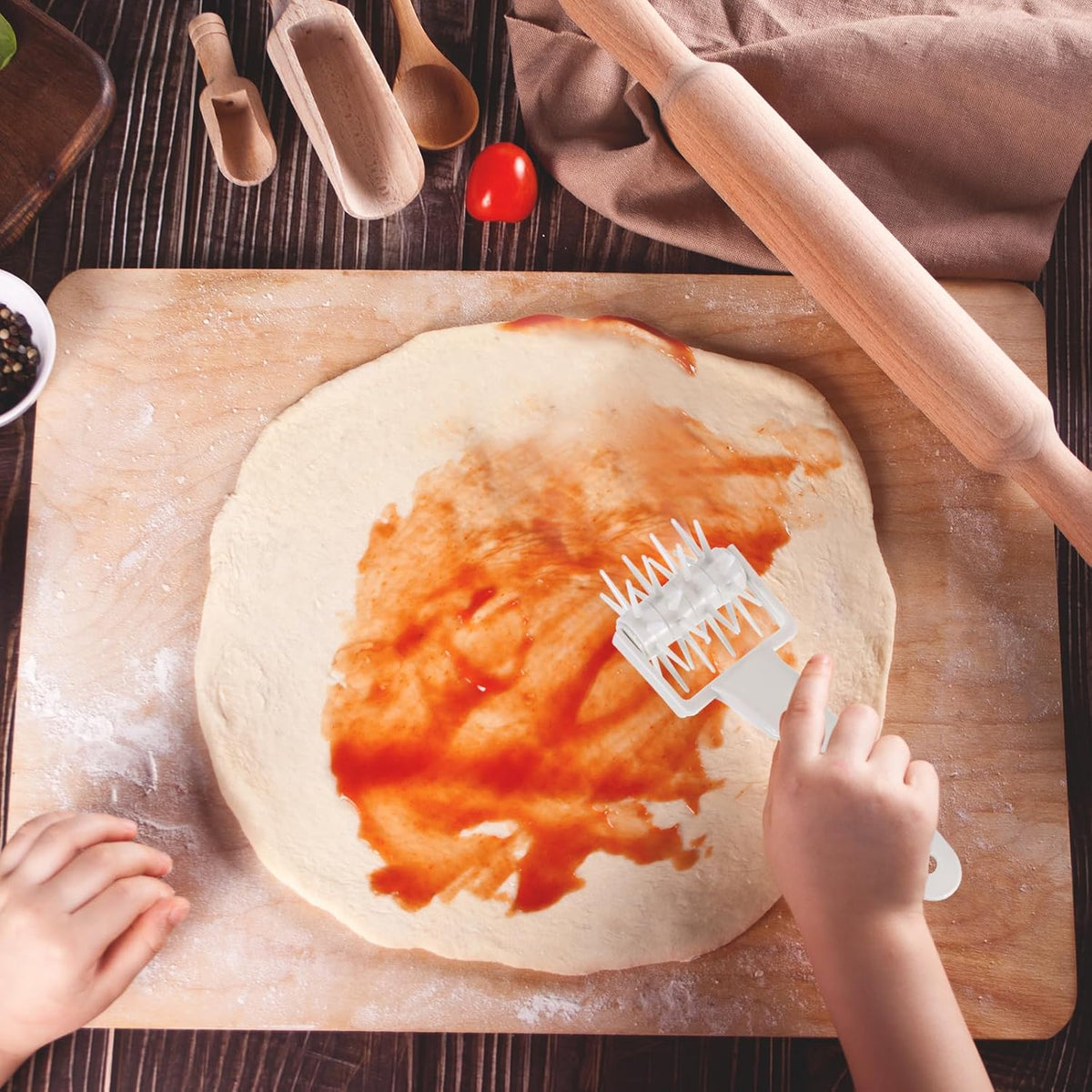 Pizza Dough Docker Roller Plastic Pastry Bubble Docker Roller with Spikes Pizza Oven Accessories for Home and Commercial Pizza Cookie Pie Pastry Bread (20cm/ 7.9")