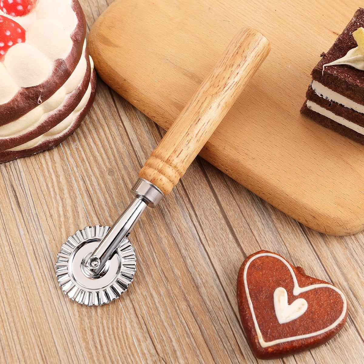 Pastry Cutter Wheel, Professional Pasta Maker Cutter Wheel with Roller, Zinc Alloy Dumpling Lace Dough Noodle Ravioli Pizza Making Cutter for Kitchen