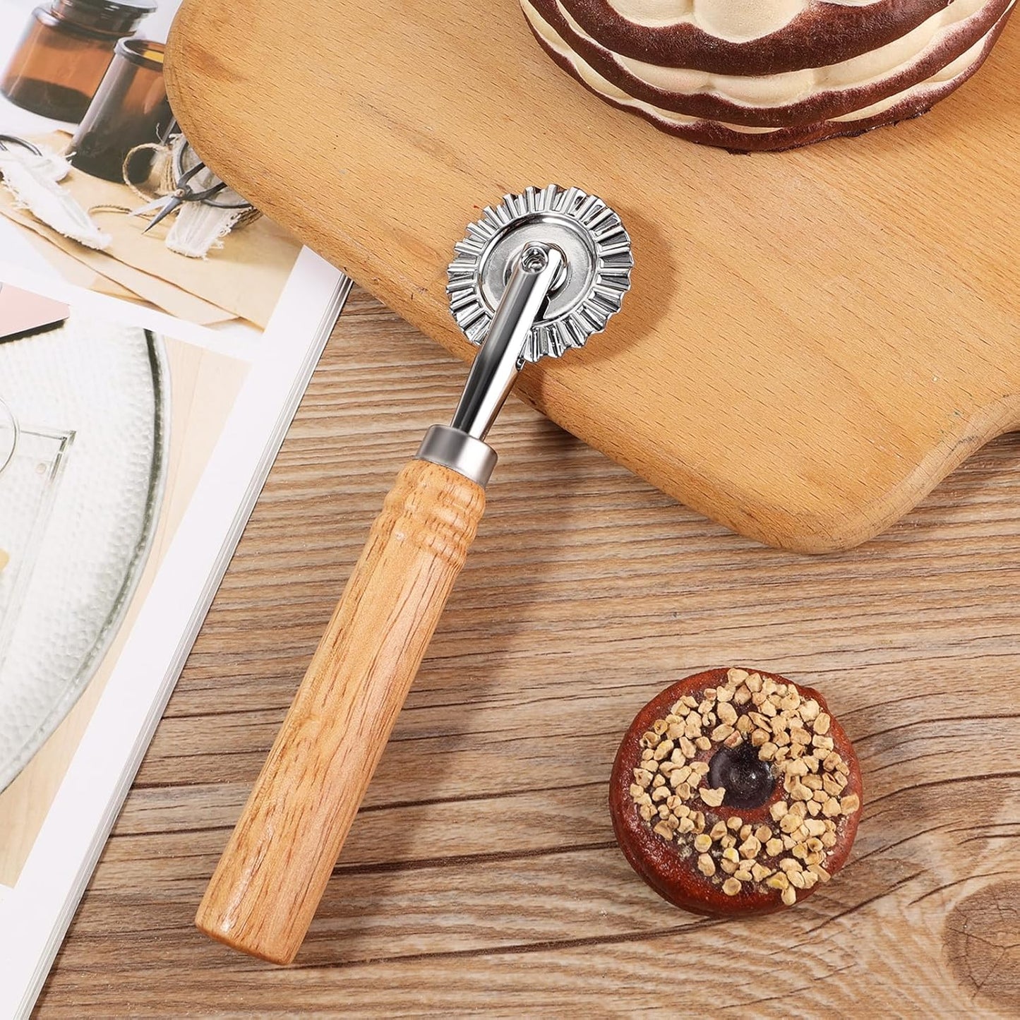 Pastry Cutter Wheel, Professional Pasta Maker Cutter Wheel with Roller, Zinc Alloy Dumpling Lace Dough Noodle Ravioli Pizza Making Cutter for Kitchen