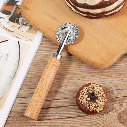 Pastry Cutter Wheel, Professional Pasta Maker Cutter Wheel with Roller, Zinc Alloy Dumpling Lace Dough Noodle Ravioli Pizza Making Cutter for Kitchen