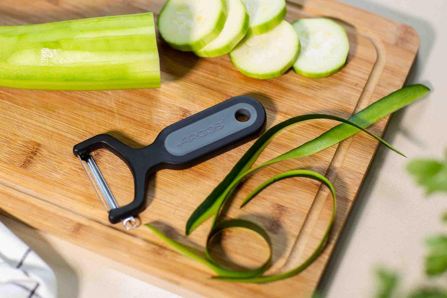 Julienne Peeler. Professional Chrome-Plated Cutter. 5.5 Inch Stainless Steel Kitchen Tool for Precise Cutting. Chef's Gadget with Ergonomic Design. Silver Color