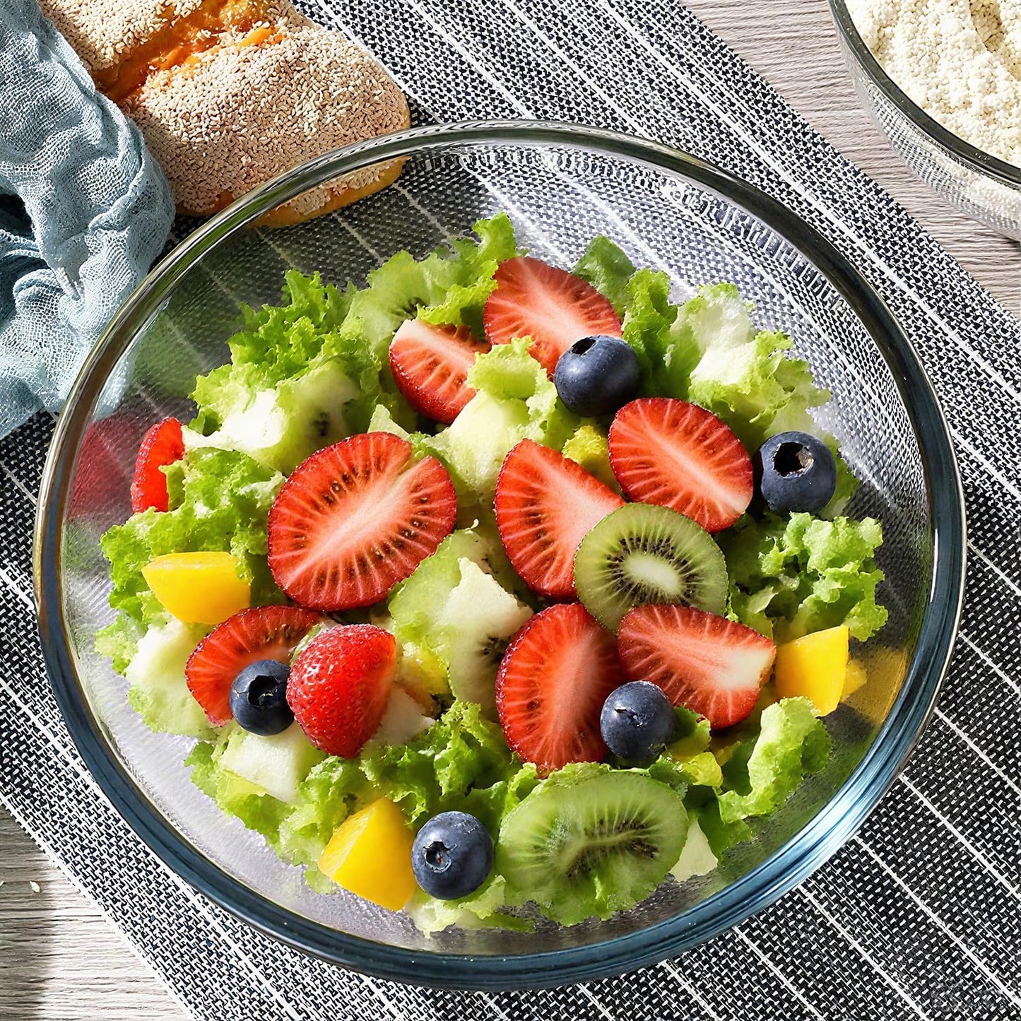 4.7 Qt Extra Large Glass Mixing Bowls, Clear Glass Bowl with Lid, Big Salad Bowl for Salad Fruit Bread Storage (4.7qt)