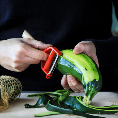 T-Duo 254621 Wooden Peeler in Red for Peeling Vegetables and Preparing Juliennes One Size