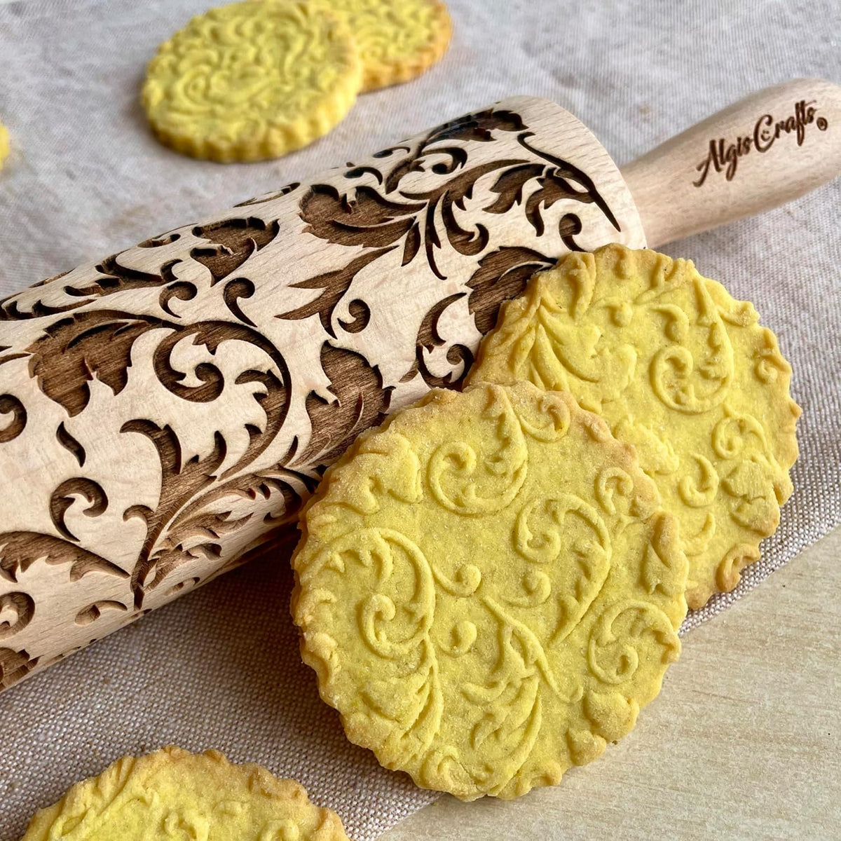 FLORAL WREATH Embossing Rolling Pin with Flowers Pattern. Dough and Clay Roller for Embossed Cookies and Pottery. Cookie and Ceramic Stamp. Backing Gifts for Women