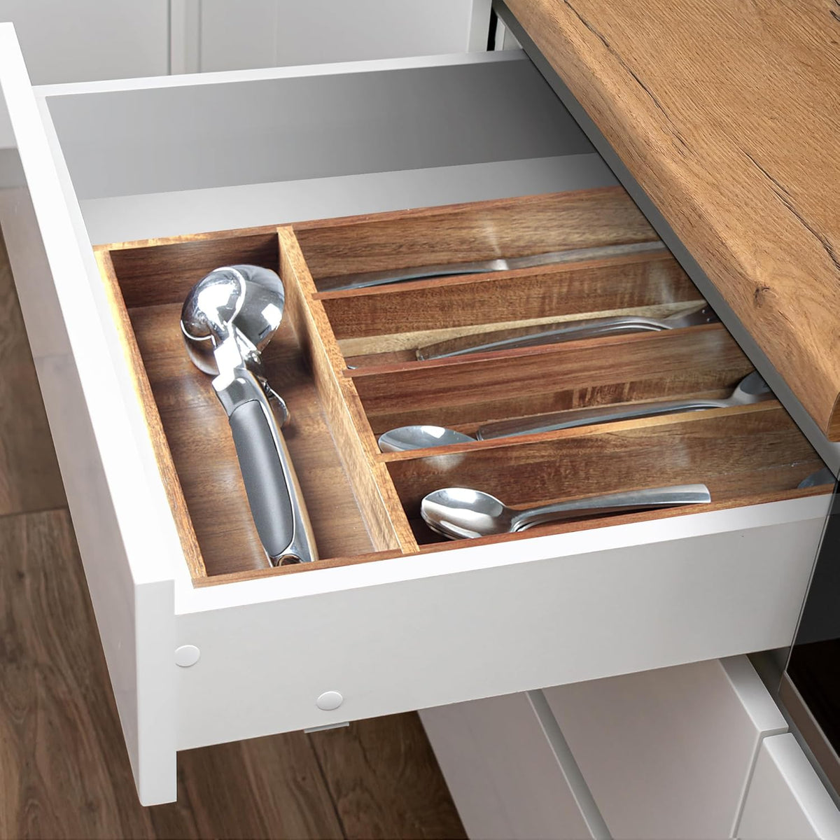 Acacia Wood Expandable Silverware Organizer, Kitchen Utensil Drawer Organizer for Forks & Spoons, 8-Compartment Cutlery Tray, Flatware Holder