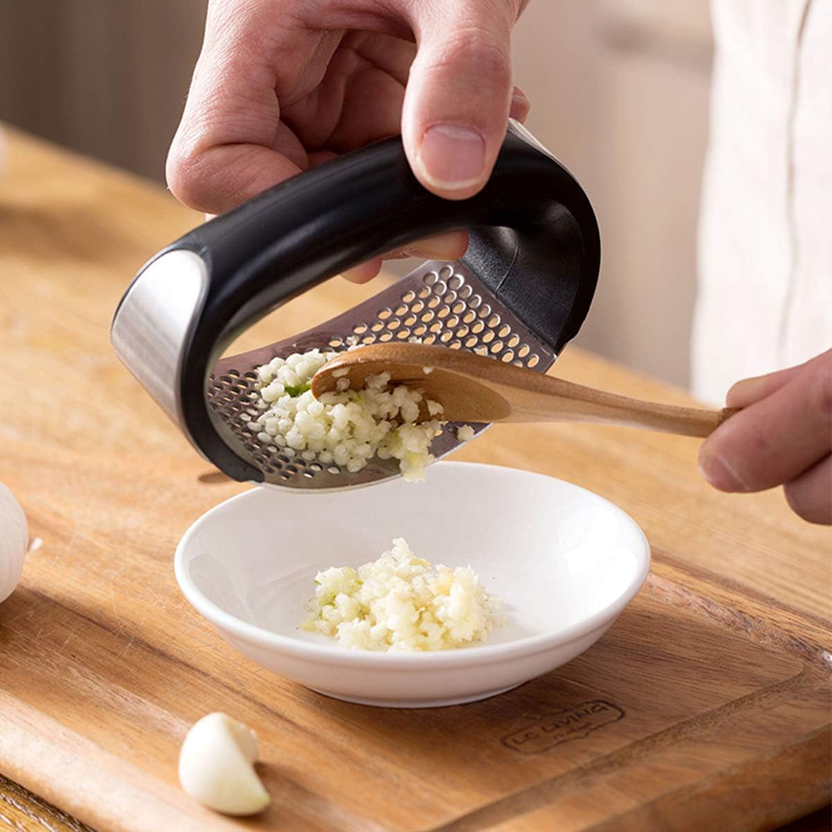 Garlic Press Rocker Stainless Steel Ginger Crusher, Garlic Mincer and Squeezer Kitchen Gadget with Ergonomic handle, Silicone Tube Garlic Peeler, Scraper and Cleaning Brush Tool Set