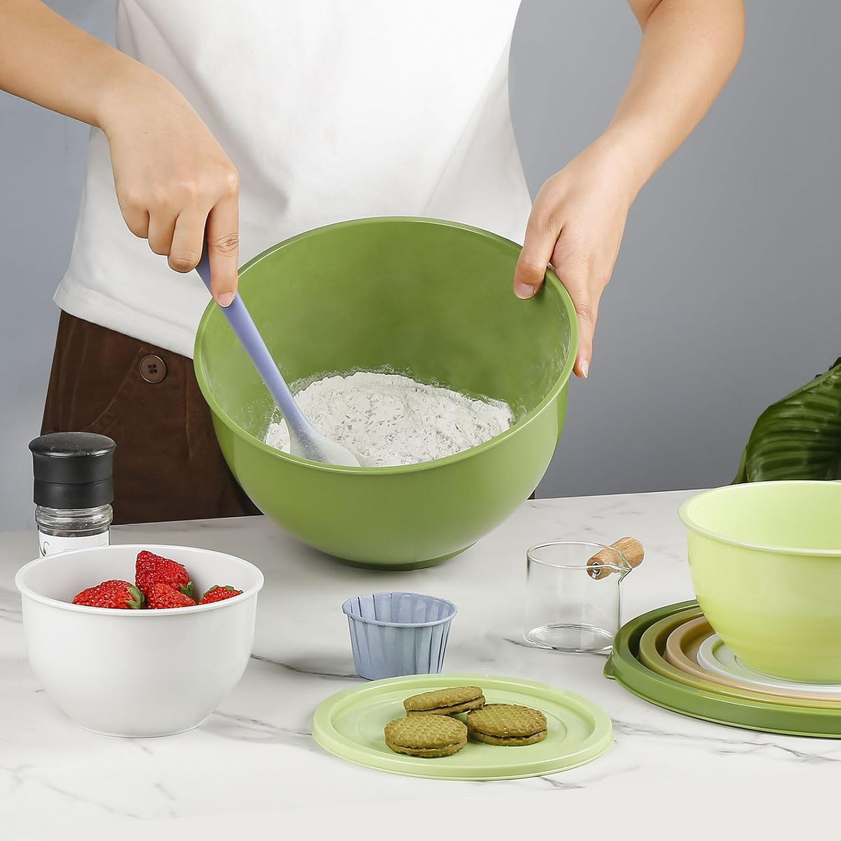 Plastic Mixing Bowls with Lids Set for Kitchen, 5 Set Nesting Bowls for Mixing, Baking, Prepping, Cooking and Serving Food, Mixing Bowls Dishwasher, Microwave Safe