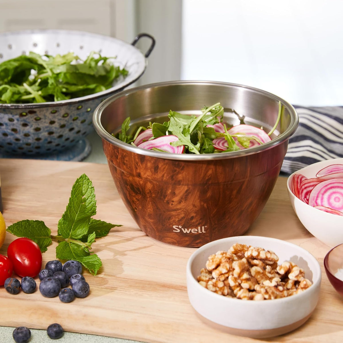 Stainless Steel 64oz Salad Bowl Kit, Pink Topaz Color, Comes with 2oz Mini Canister and Removable Tray for Organization, Leakproof and Dishwasher Safe