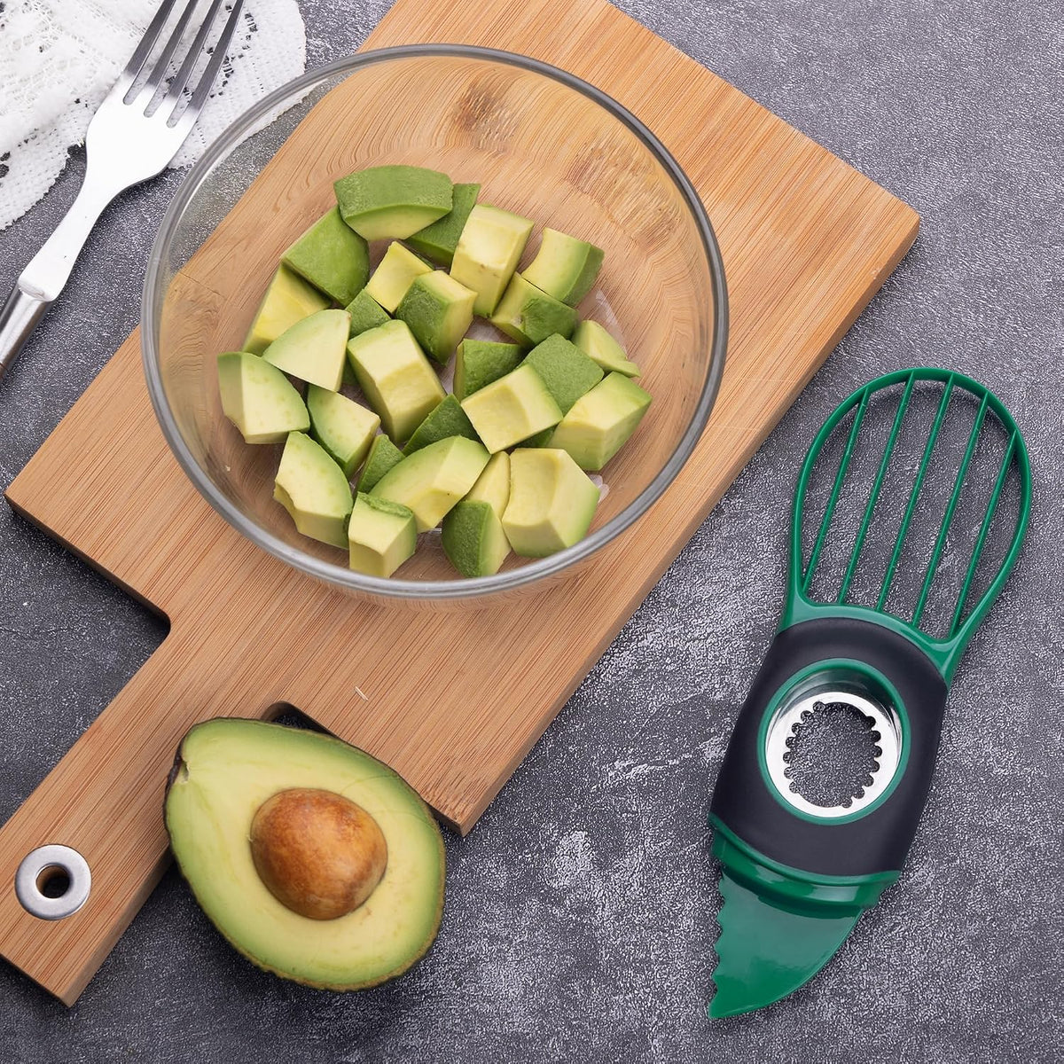 Avocado Slicer Tool Kitchen Avocado Knife Set, Good Grips 3-in-1 Avocado Tool with Avocado cutter slicer, Avocado Pit Remover, Avocado Peeler with Cover, Green
