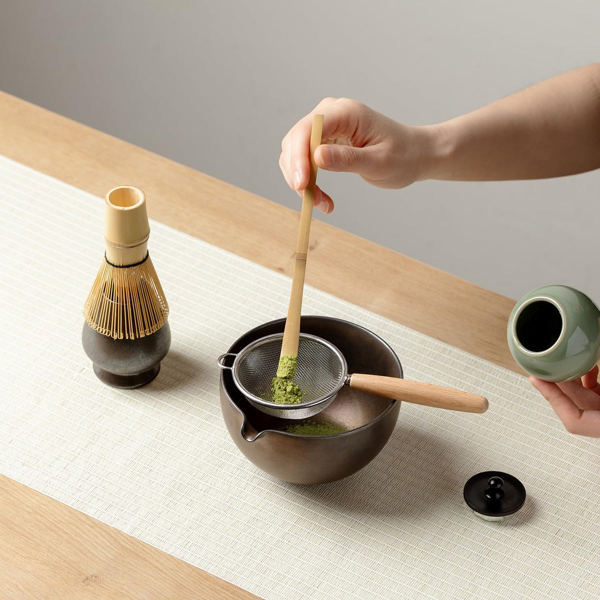 Matcha Whisk Set, Matcha Set with Ceramic Matcha Bowl, Bamboo Whisk & Holder, Sifter, Tea Scoop (Black Gold)