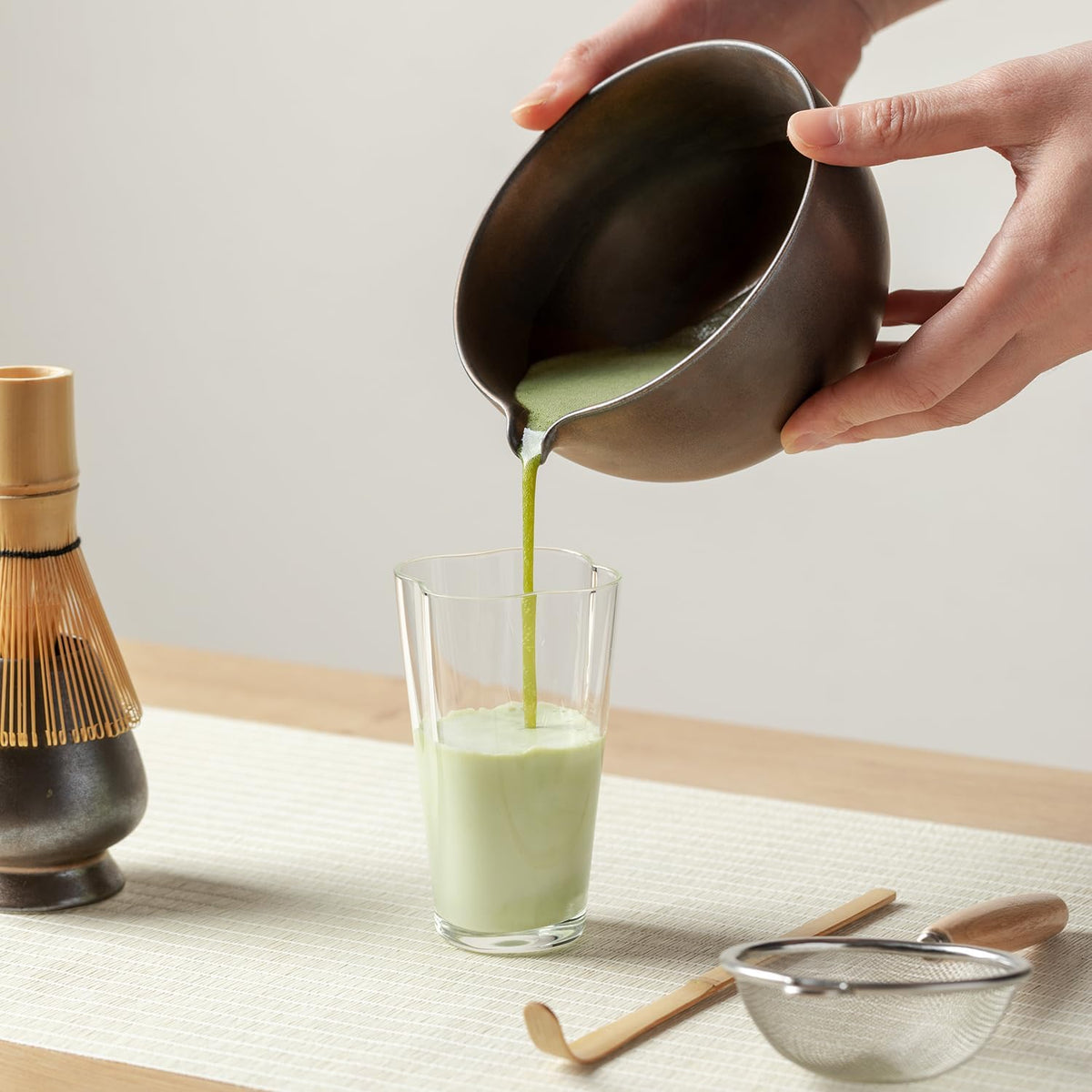 Matcha Whisk Set, Matcha Set with Ceramic Matcha Bowl, Bamboo Whisk & Holder, Sifter, Tea Scoop (Black Gold)