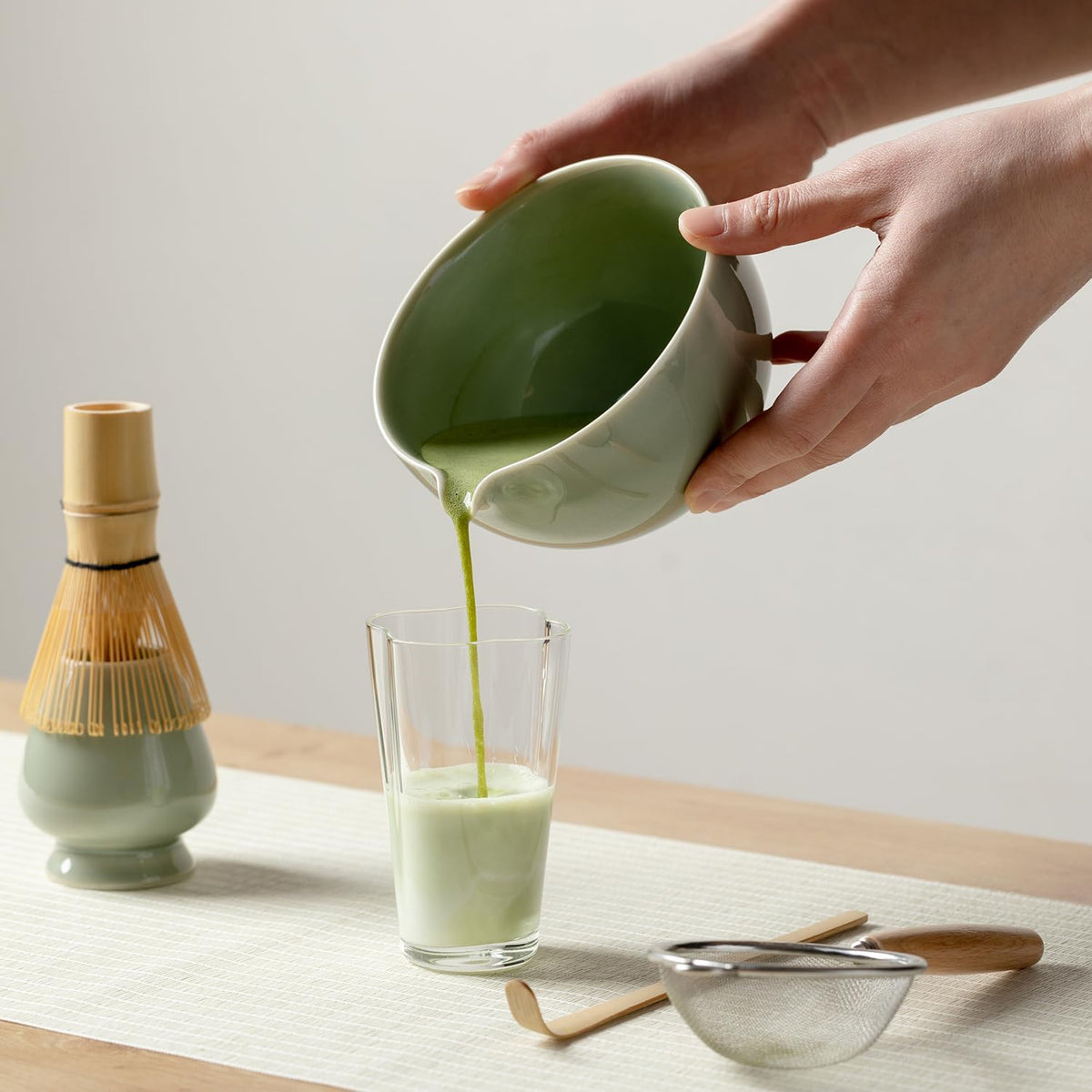 Matcha Whisk Set, Matcha Set with Ceramic Matcha Bowl, Bamboo Whisk & Holder, Sifter, Tea Scoop (Black Gold)