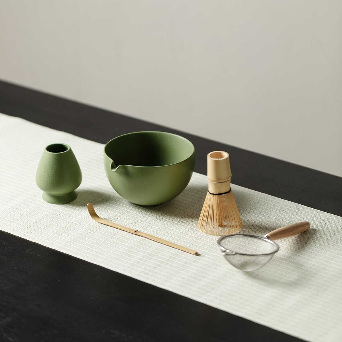 Matcha Whisk Set, Matcha Set with Ceramic Matcha Bowl, Bamboo Whisk & Holder, Sifter, Tea Scoop (Black Gold)