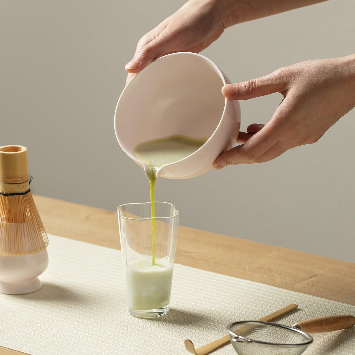 Matcha Whisk Set, Matcha Set with Ceramic Matcha Bowl, Bamboo Whisk & Holder, Sifter, Tea Scoop (Black Gold)
