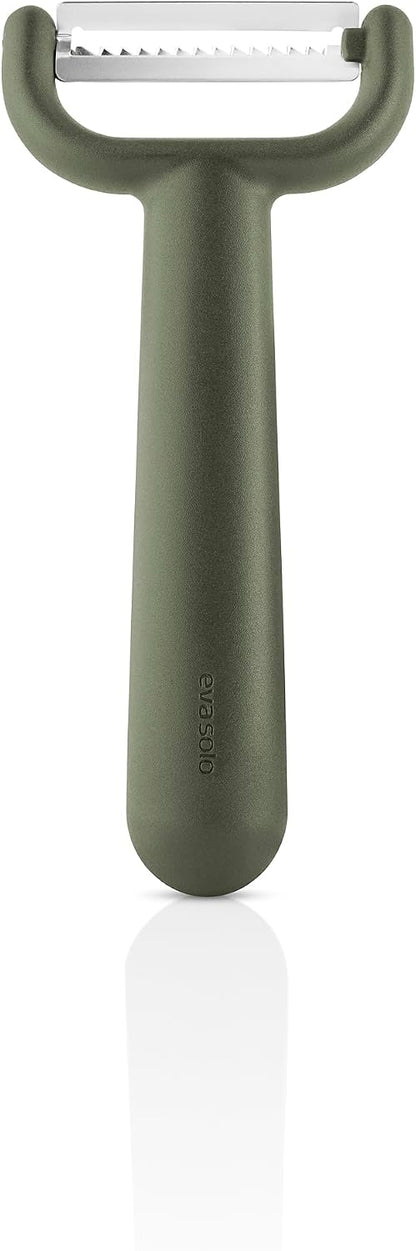 Green Tools julienne Peeler | Efficient peeler for making impressive vegetable or fruit ribbons or strips | Danish Design & Functionality | Kitchen Gadgets & Accessories