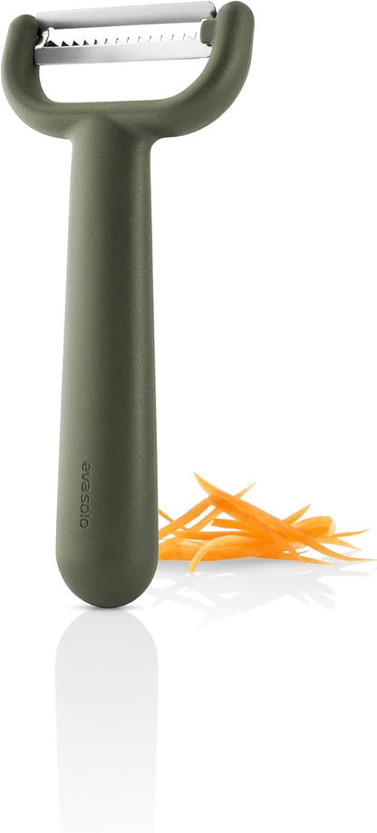 Green Tools julienne Peeler | Efficient peeler for making impressive vegetable or fruit ribbons or strips | Danish Design & Functionality | Kitchen Gadgets & Accessories