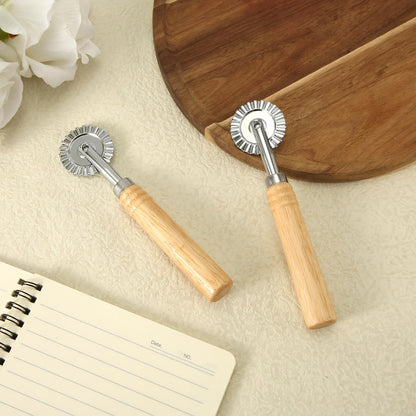 Pastry Cutter Wheel, Pasta Cutter Wheel with Wooden Handle and Fluted Ravioli Crimper Cutter Pizza Dumpling Lace Making Noodle Dough Cutter Roller Pastry Cutter Tool for Home and Kitchen