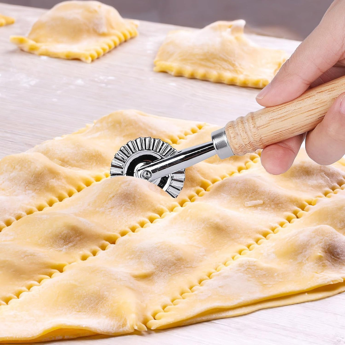 Pastry Cutter Wheel, Ravioli Cutter Wheel with Long Wooden Handle | Pasta Cutter Dumpling Lace Making Noodle Ruffled Edge Cookies Pie Cutter Kitchen Dough Cutting Tool