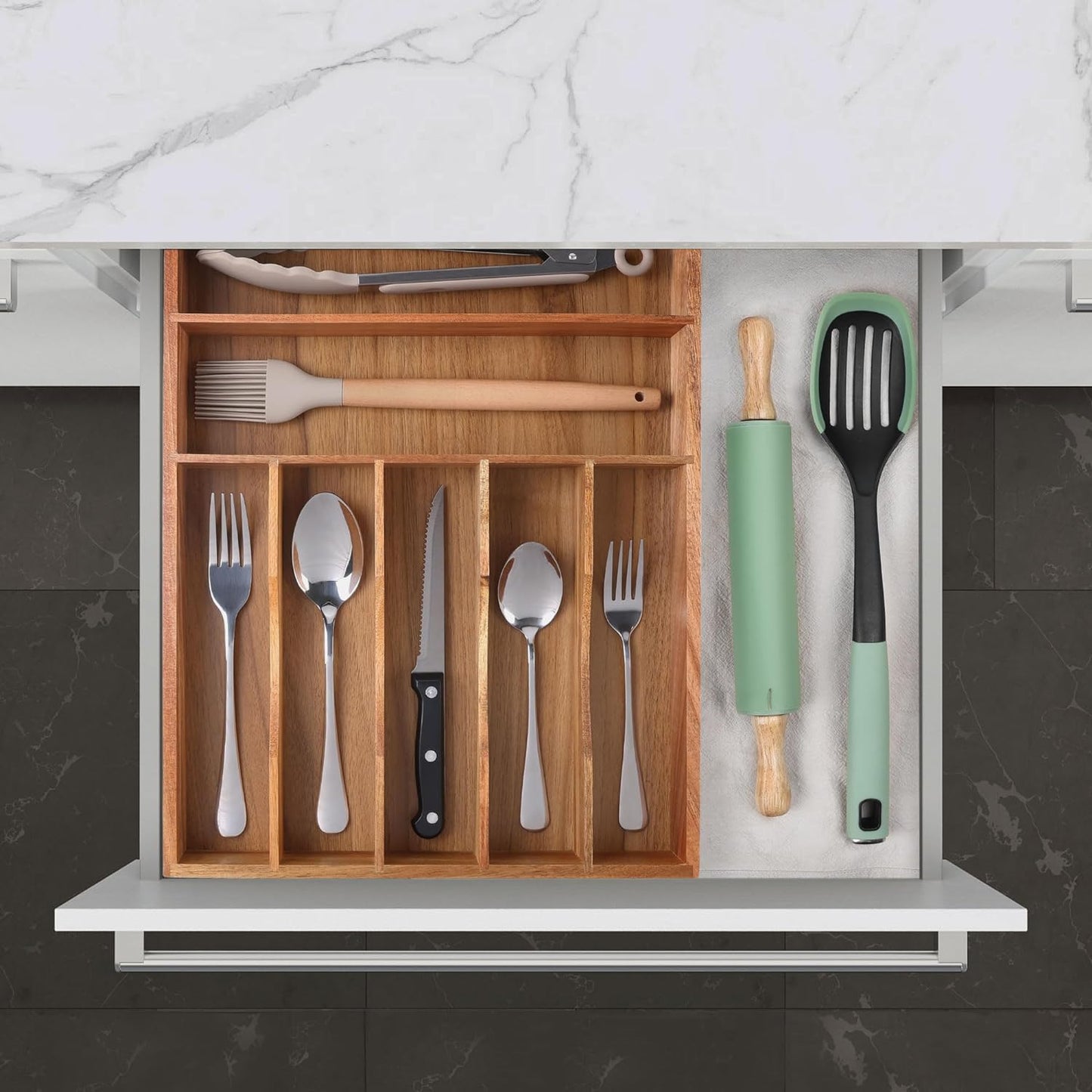 Expandable Bamboo Kitchen Drawer Organizer for Cutlery and Utensils, Adjustable Bamboo Wood Cutlery Tray in Drawer for Flatware and Silverware in Kitchen, (Natural)