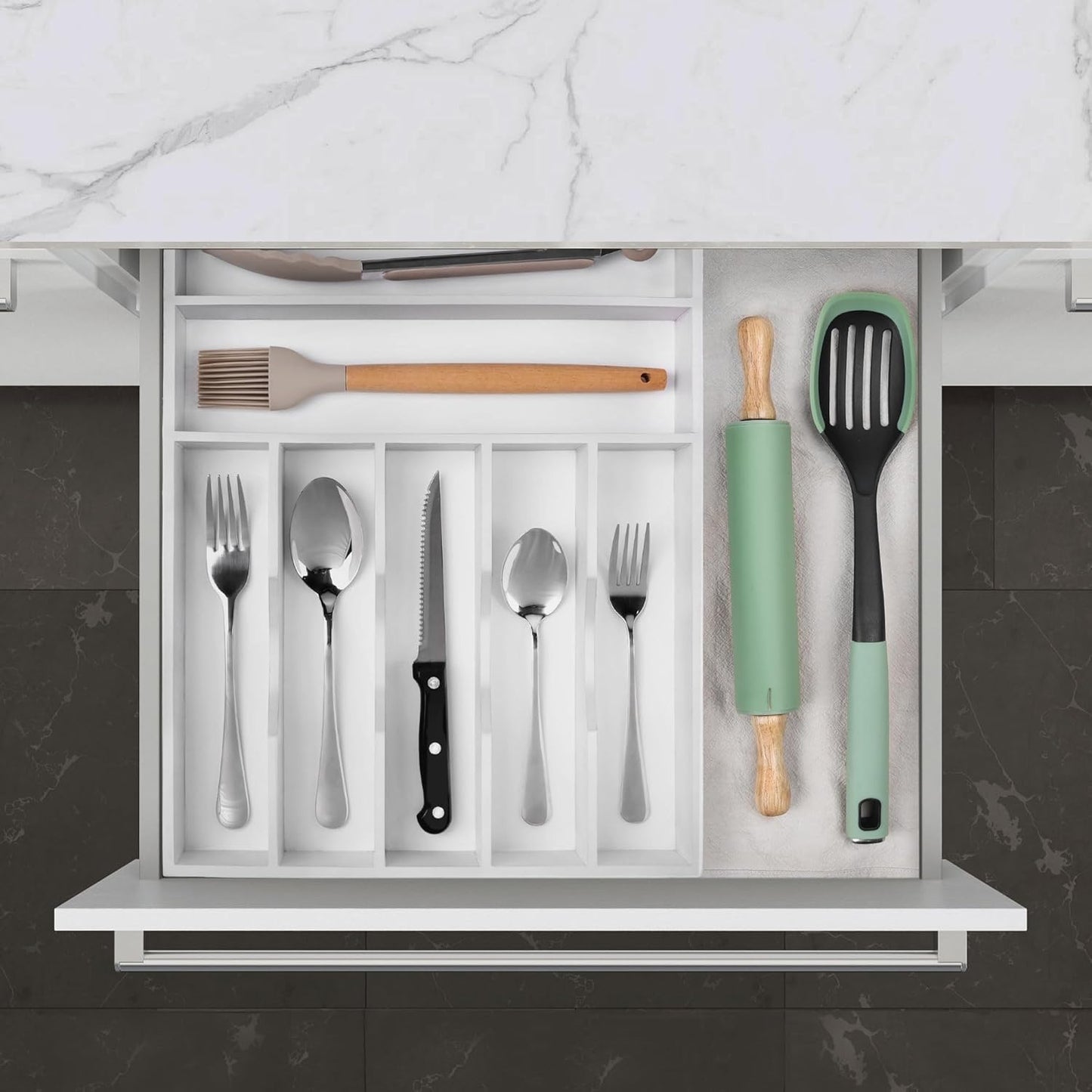 Expandable Bamboo Kitchen Drawer Organizer for Cutlery and Utensils, Adjustable Bamboo Wood Cutlery Tray in Drawer for Flatware and Silverware in Kitchen, (Natural)