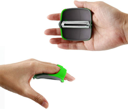 2 Pcs Hand Vegetable Peeler Palm Peeler Rubber Finger Grips Comfortable to Peel Pumpkin, Carrot, Cucumber, Potato and More