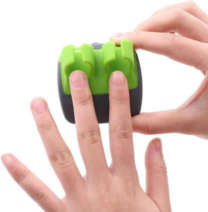 2 Pcs Hand Vegetable Peeler Palm Peeler Rubber Finger Grips Comfortable to Peel Pumpkin, Carrot, Cucumber, Potato and More