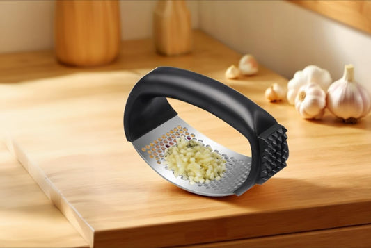Garlic Press,Stainless Steel Garlic Mincer Crusher,Ergonomic Handle,Easy to Use,Easy to Clean,Effort-Saving Kitchen Gadgets-Black