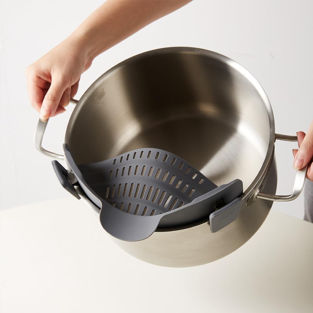 Silicone Clip On Strainer for Pots and Pans, Pasta Strainer Kitchen Gadgets, Heat Resistant Colander for Noodle, Meat, Fruits, Vegetables (Gray)
