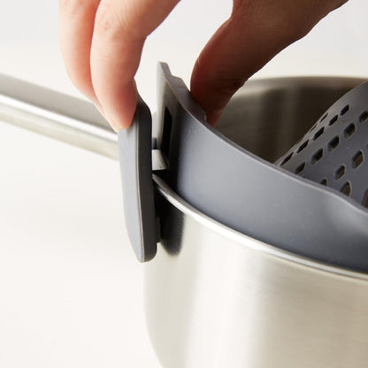 Silicone Clip On Strainer for Pots and Pans, Pasta Strainer Kitchen Gadgets, Heat Resistant Colander for Noodle, Meat, Fruits, Vegetables (Gray)