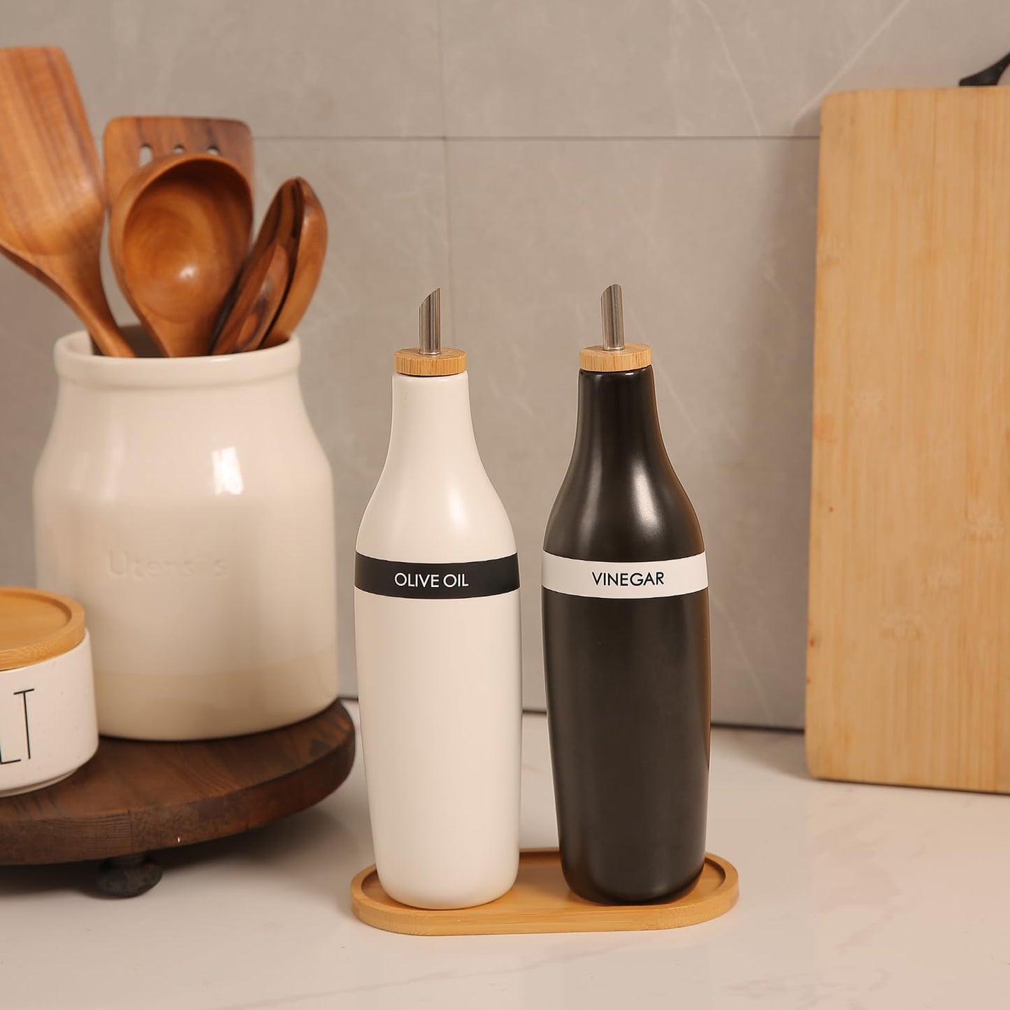 HOMCDALY Ceramic Olive Oil Dispenser for Kitchen, Stoneware 16oz Oil Cruet and Vinegar Bottles Dispenser, Kitchen Dispenser Bottle for EVOO Vinegar Syrups, Modern Farmhouse Design(W-O)