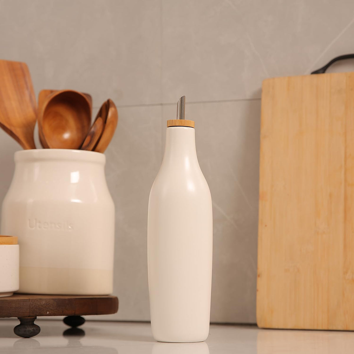 HOMCDALY Ceramic Olive Oil Dispenser for Kitchen, Stoneware 16oz Oil Cruet and Vinegar Bottles Dispenser, Kitchen Dispenser Bottle for EVOO Vinegar Syrups, Modern Farmhouse Design(W-O)
