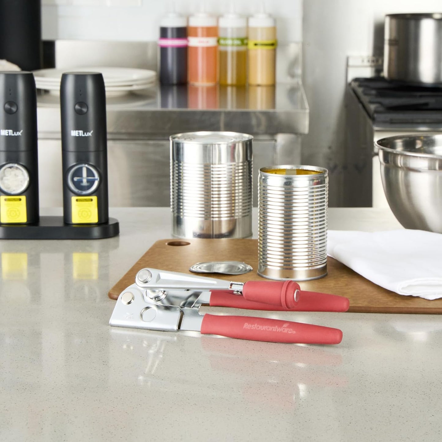 Stainless Steel Magnetic Manual Can Opener - German Standard Red Crank Can Opener with Magnet, Ergonomic Handles, Non-Slip - Heavy-Duty Hand Can Opener, Easy Turn, Sharp Blade