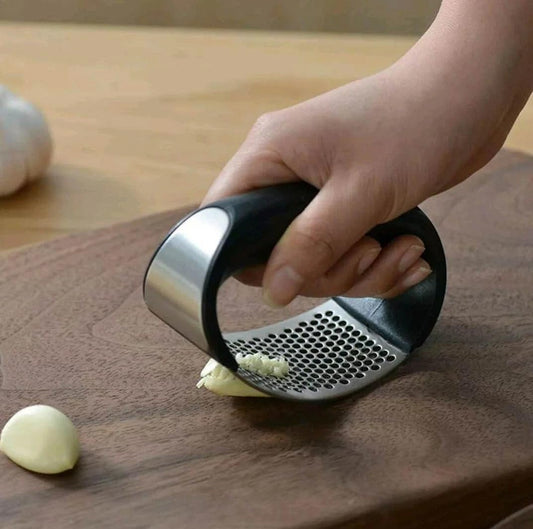 Stainless Steel Garlic Press Rocker with Ergonomic Handle, Manual Garlic Mincer Crusher, Easy to Clean Kitchen Tool
