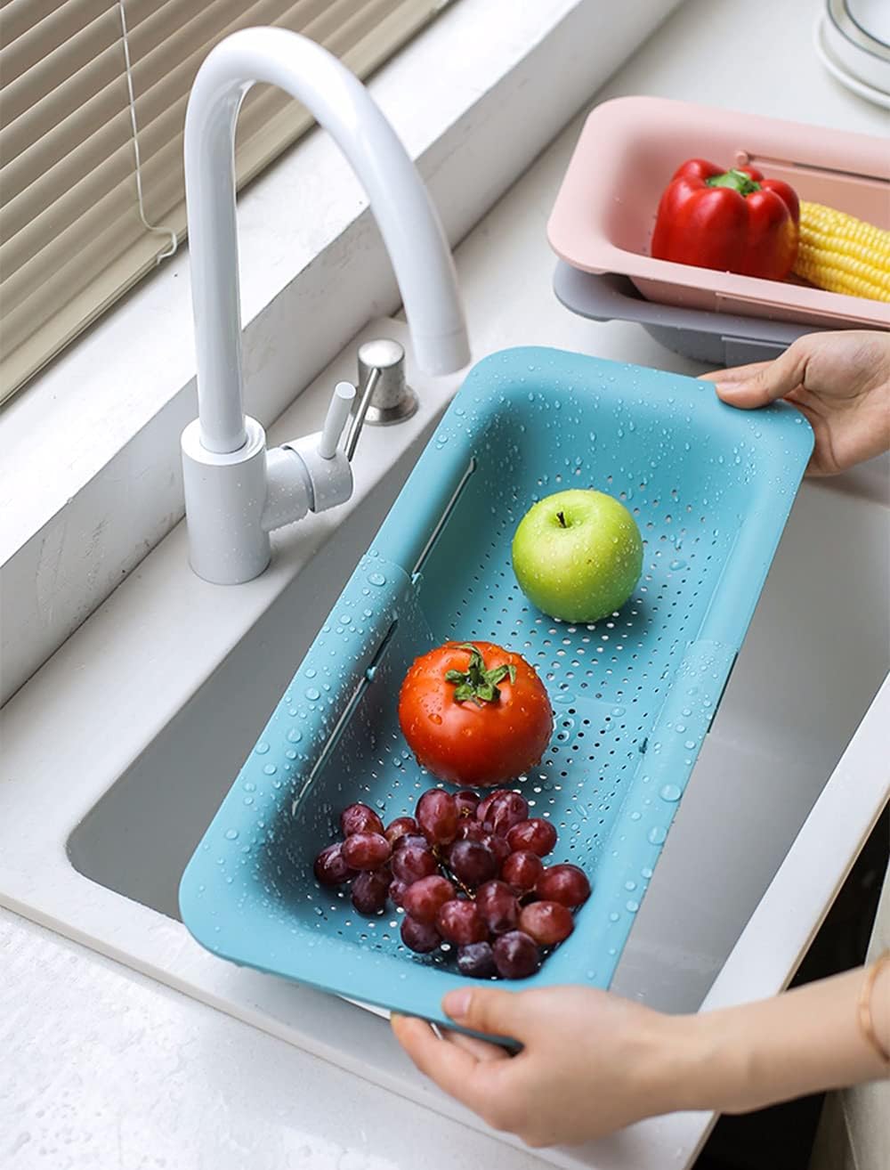 Collapsible Sink Colanders and Strainers Basket Over the Sink Colander Collapsible Colander Extendable Plastic Fruit Vegetable Strainer Drainer Basket for Kitchen(Length 14.3 inch-19.4 inch) (Pink)