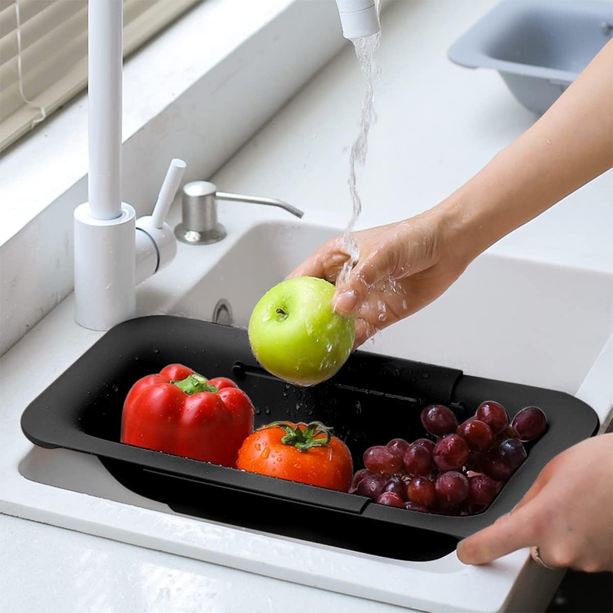 Collapsible Sink Colanders and Strainers Basket Over the Sink Colander Collapsible Colander Extendable Plastic Fruit Vegetable Strainer Drainer Basket for Kitchen(Length 14.3 inch-19.4 inch) (Pink)