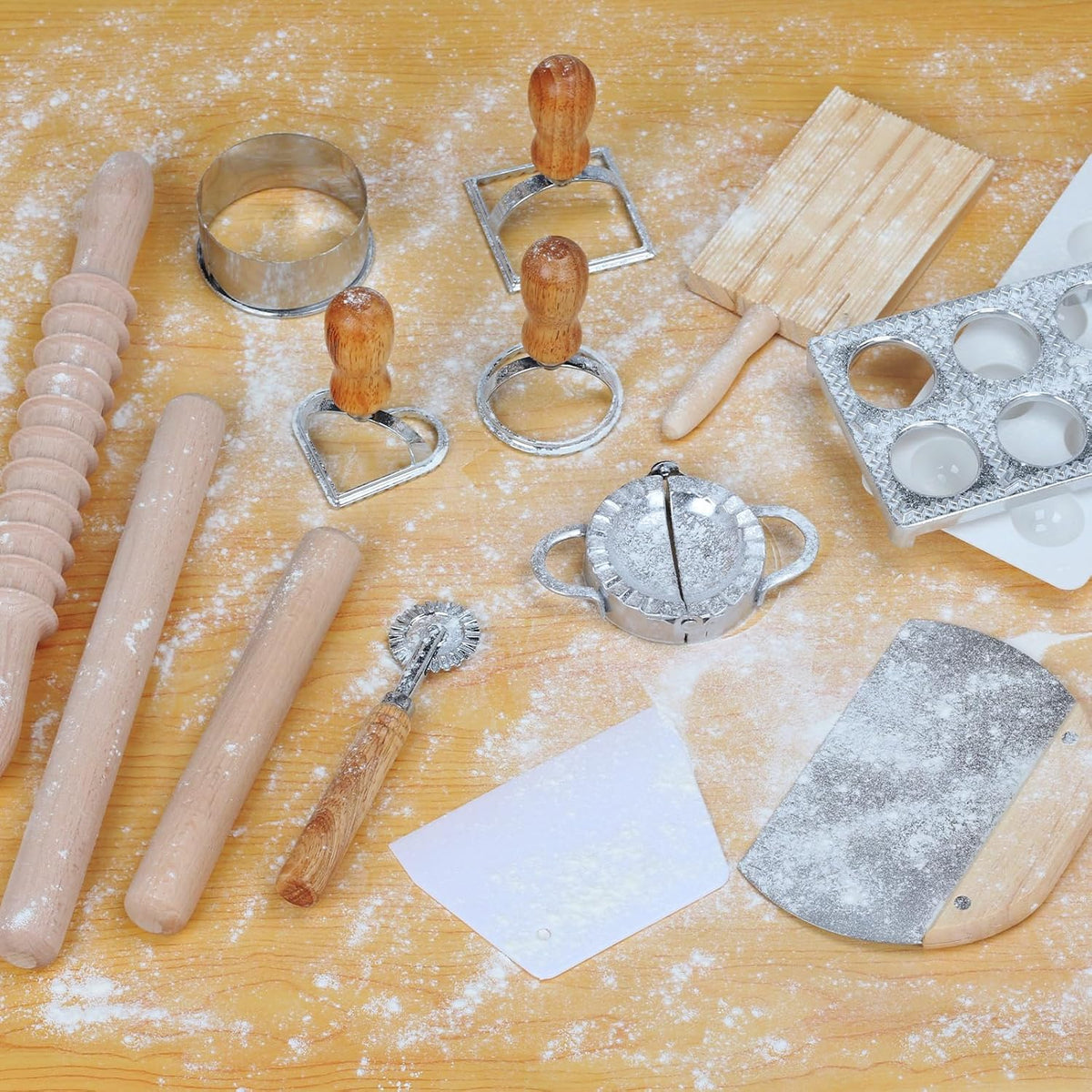 8 Pieces Ravioli Mold Set, ravioli cutter, Ravioli Maker Cutter with Roller Wheel, Ravioli Cutter Set with Wooden Handle, Pasta Making Kit for Ravioli Press Mold. Suitable for home and restaurant us