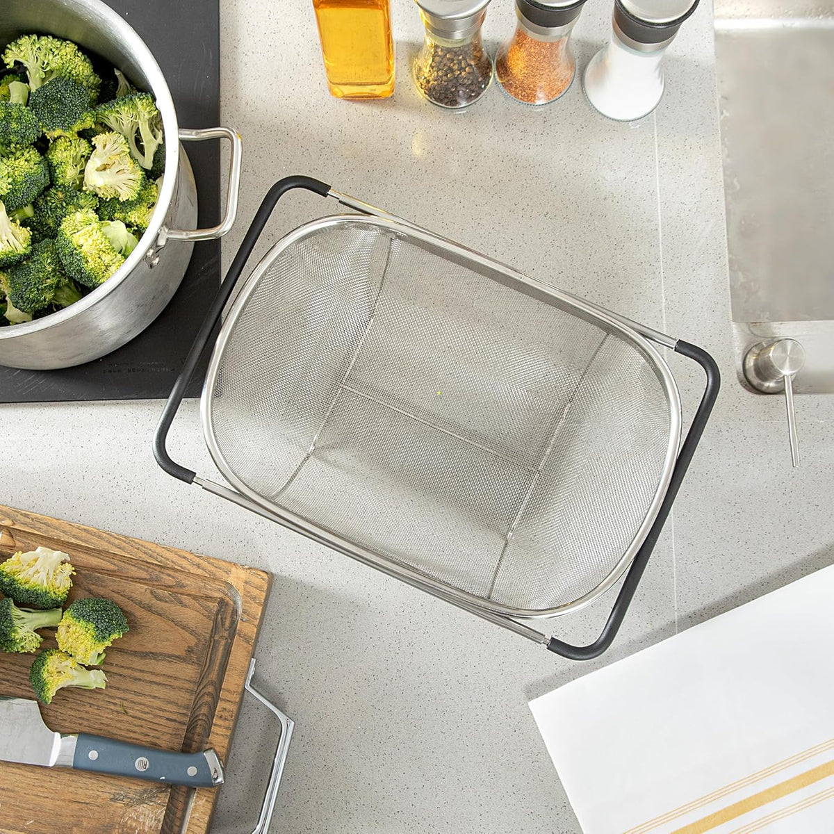 Colander 1 Count 5.5 qt Dishwasher-Safe Stainless Steel Coarse Mesh Colander with Over-The-Sink Expandable Handles Kitchen Strainer Basket for Pasta, Fruits, and Vegetables