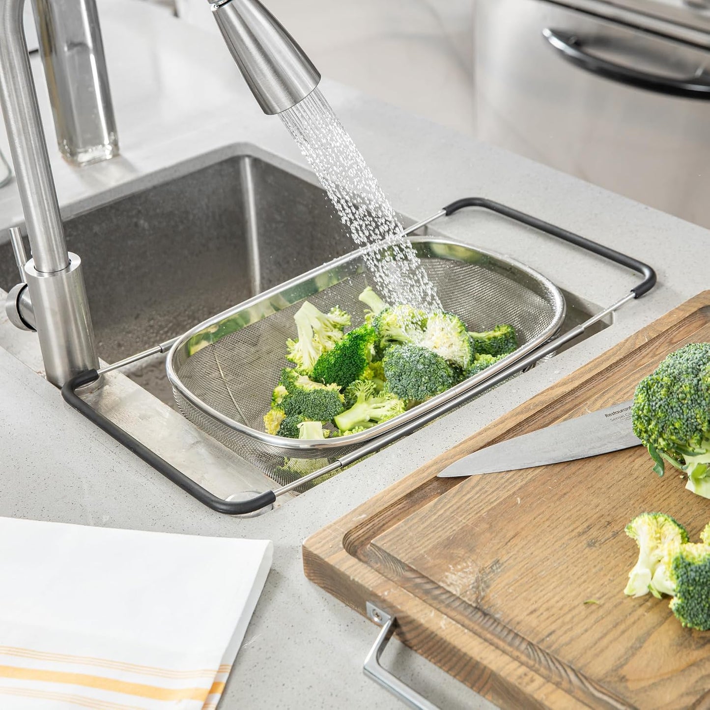 Colander 1 Count 5.5 qt Dishwasher-Safe Stainless Steel Coarse Mesh Colander with Over-The-Sink Expandable Handles Kitchen Strainer Basket for Pasta, Fruits, and Vegetables